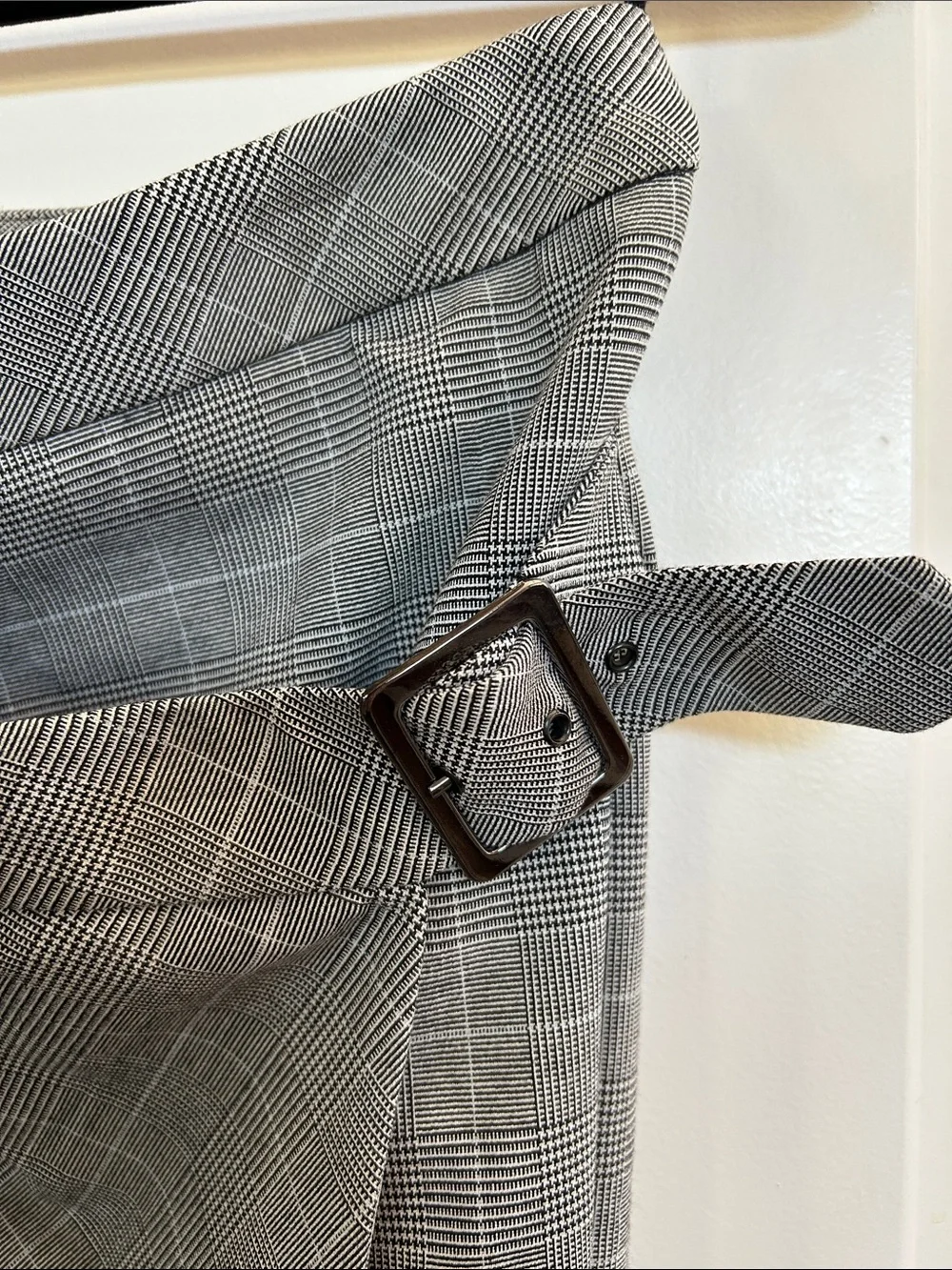 Jones Wear Angled Hem Gray Plaid Skirt with Buckle-size 4